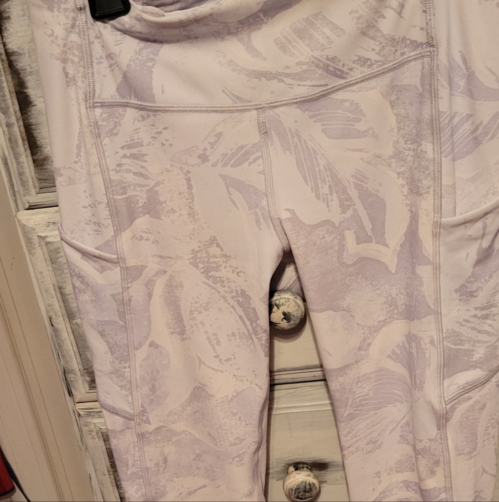 Lululemon - Picture 4 of 5